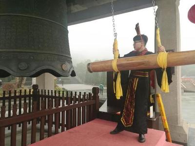 鐘聲敲響辭舊迎新 紹興古城過(guò)大年